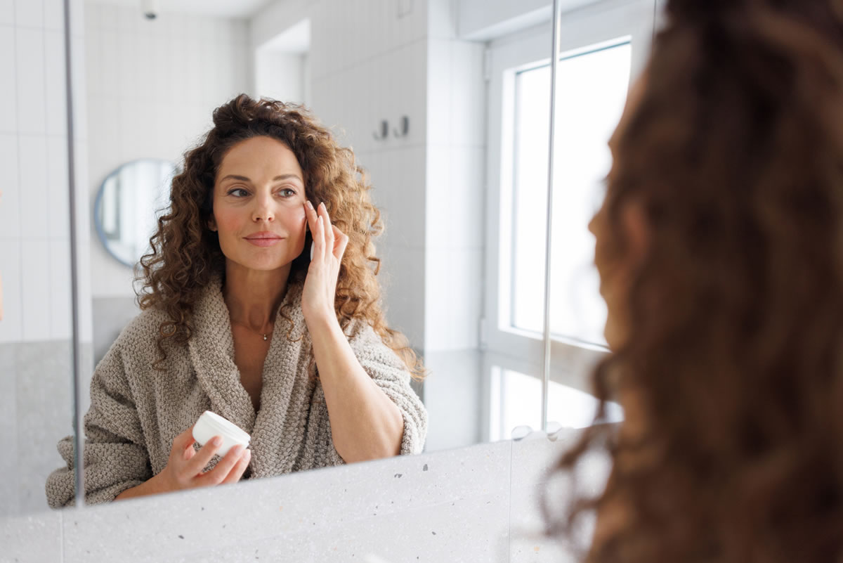 Skincare minimalista: meno prodotti, più risultati